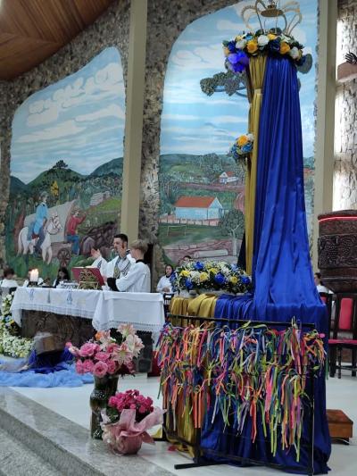 Abertura das Novenas reúne centenas de fiéis em Laranjeiras do Sul Celebração marca o início da preparação para a Festa em honra a Nossa Senhora Aparecida